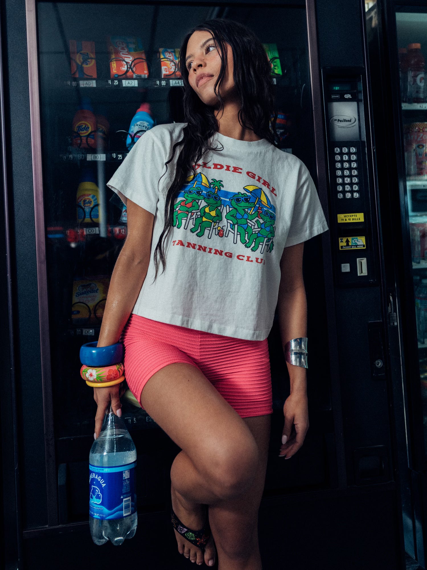 tourist tee / tanning club