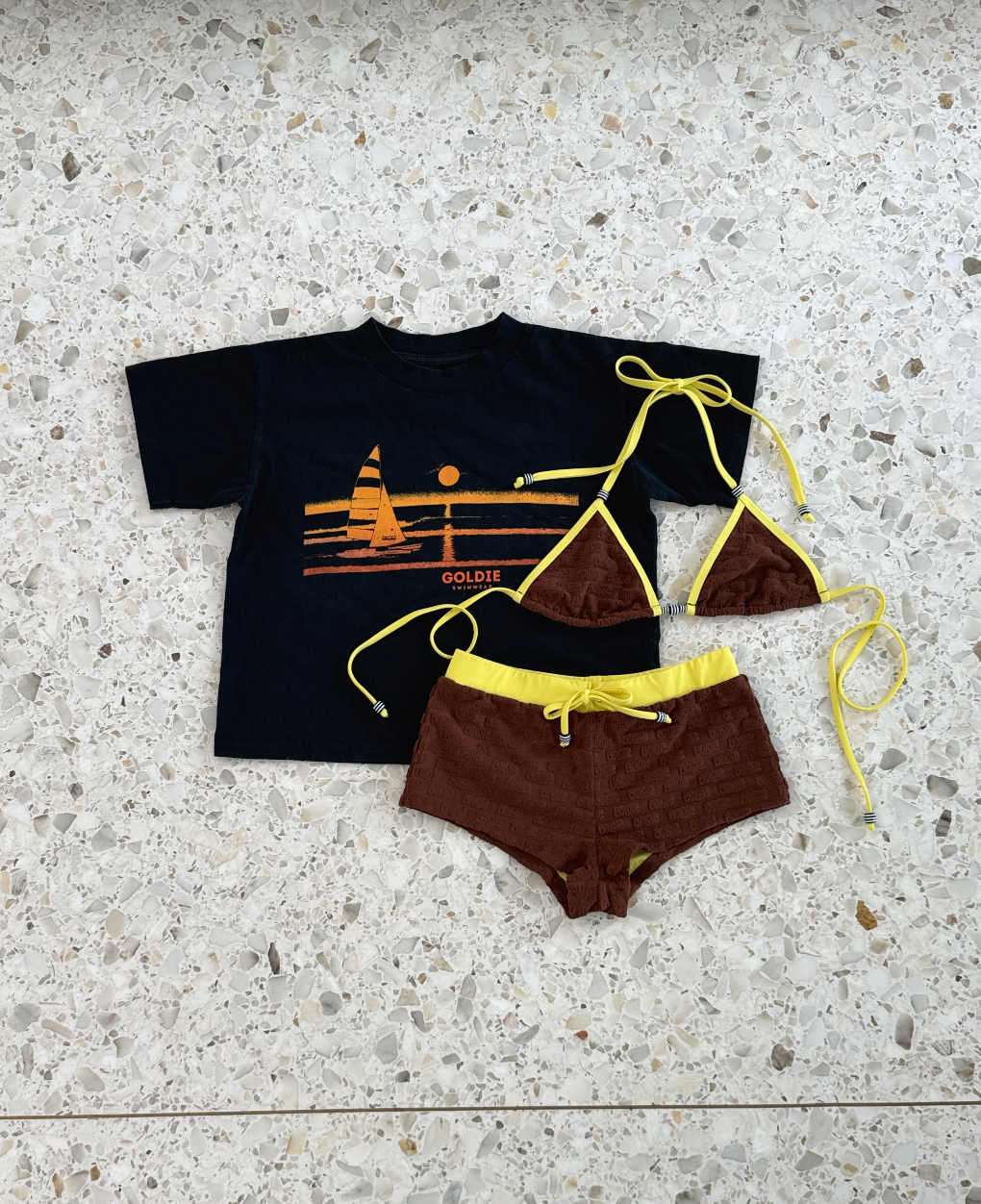 tourist tee / goldie sunset / black