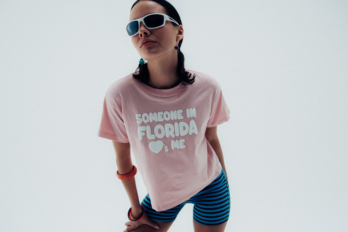 tourist tee / pink puff