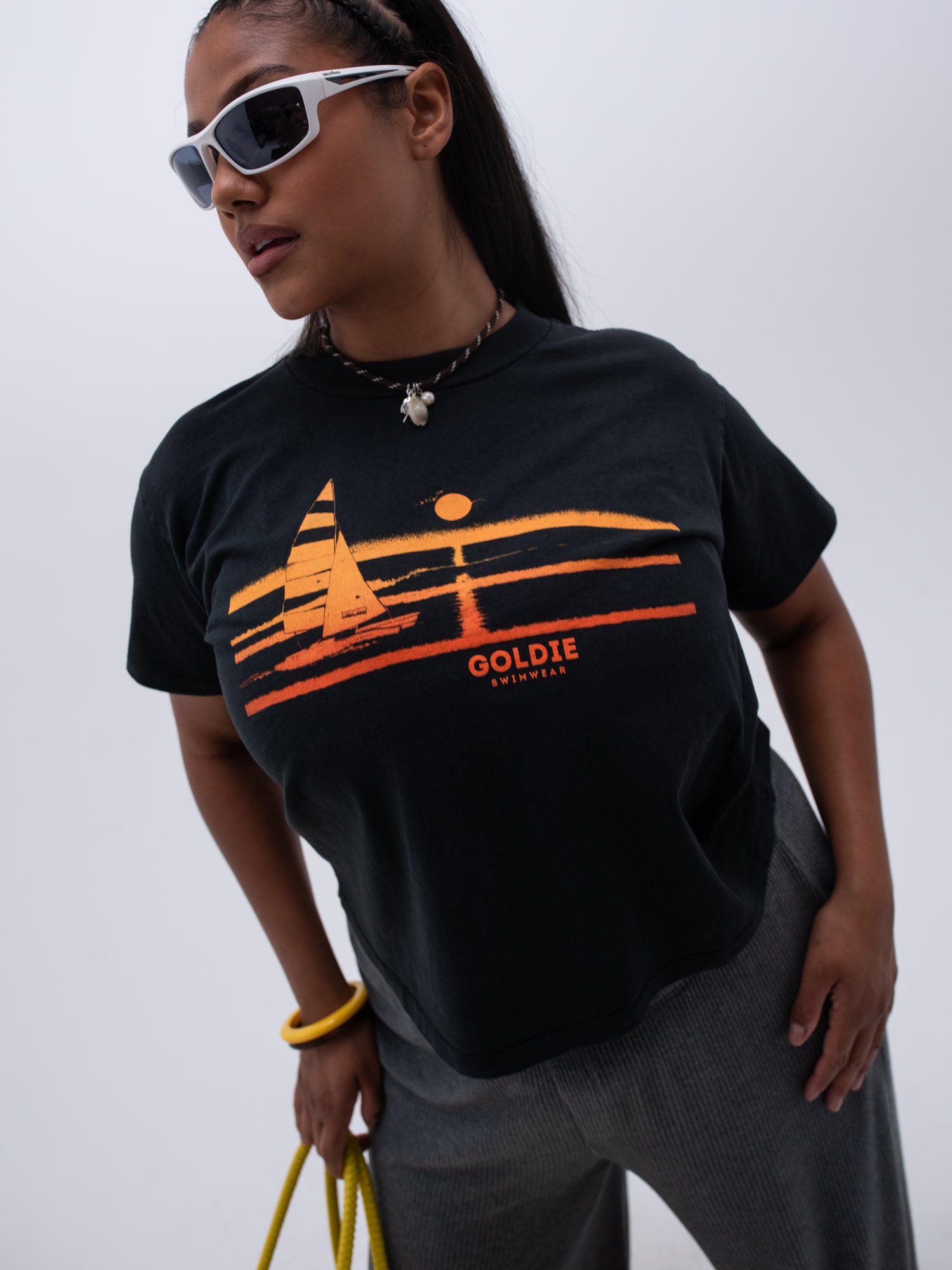 tourist tee / goldie sunset / black