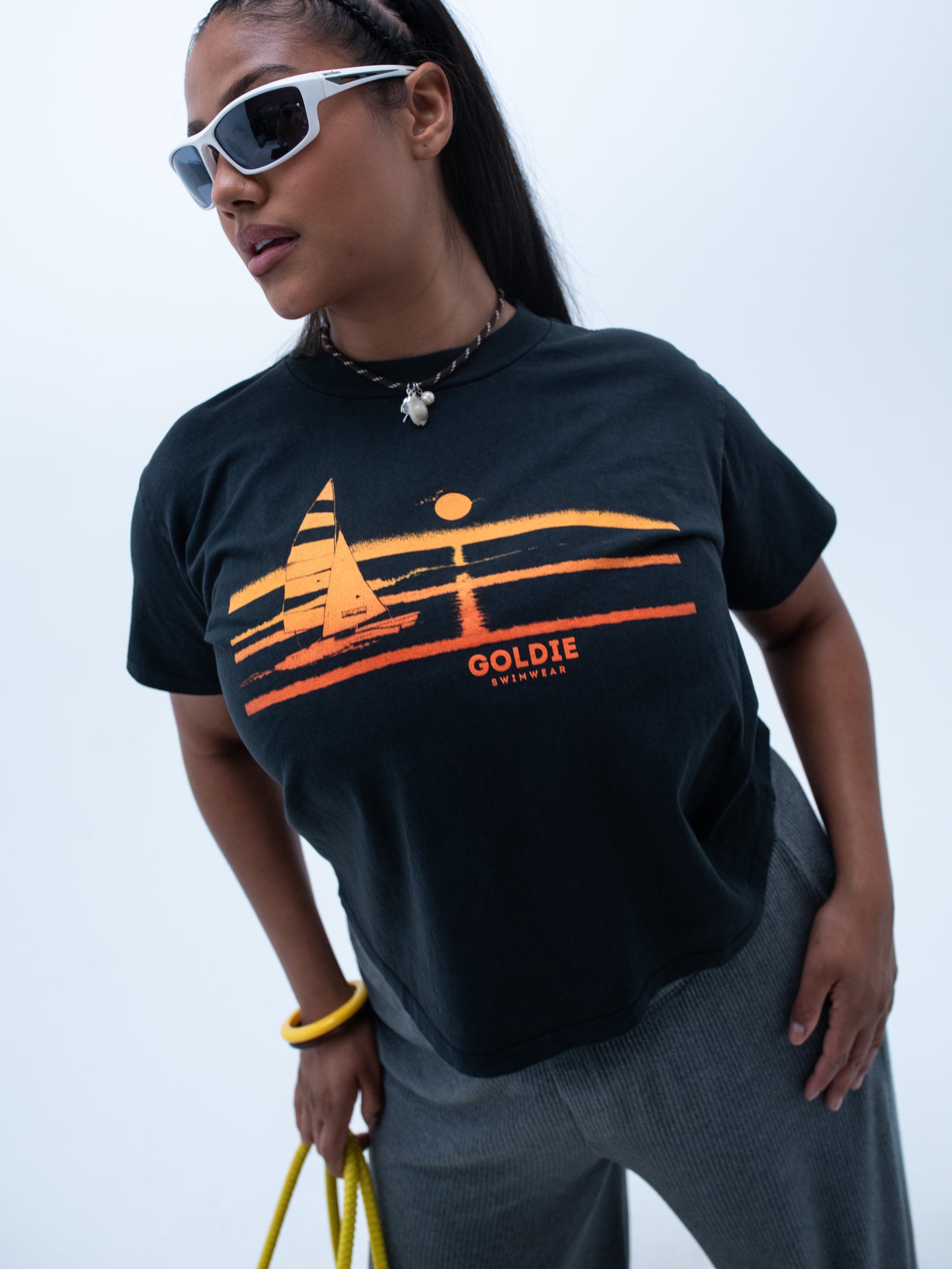 tourist tee / goldie sunset / black