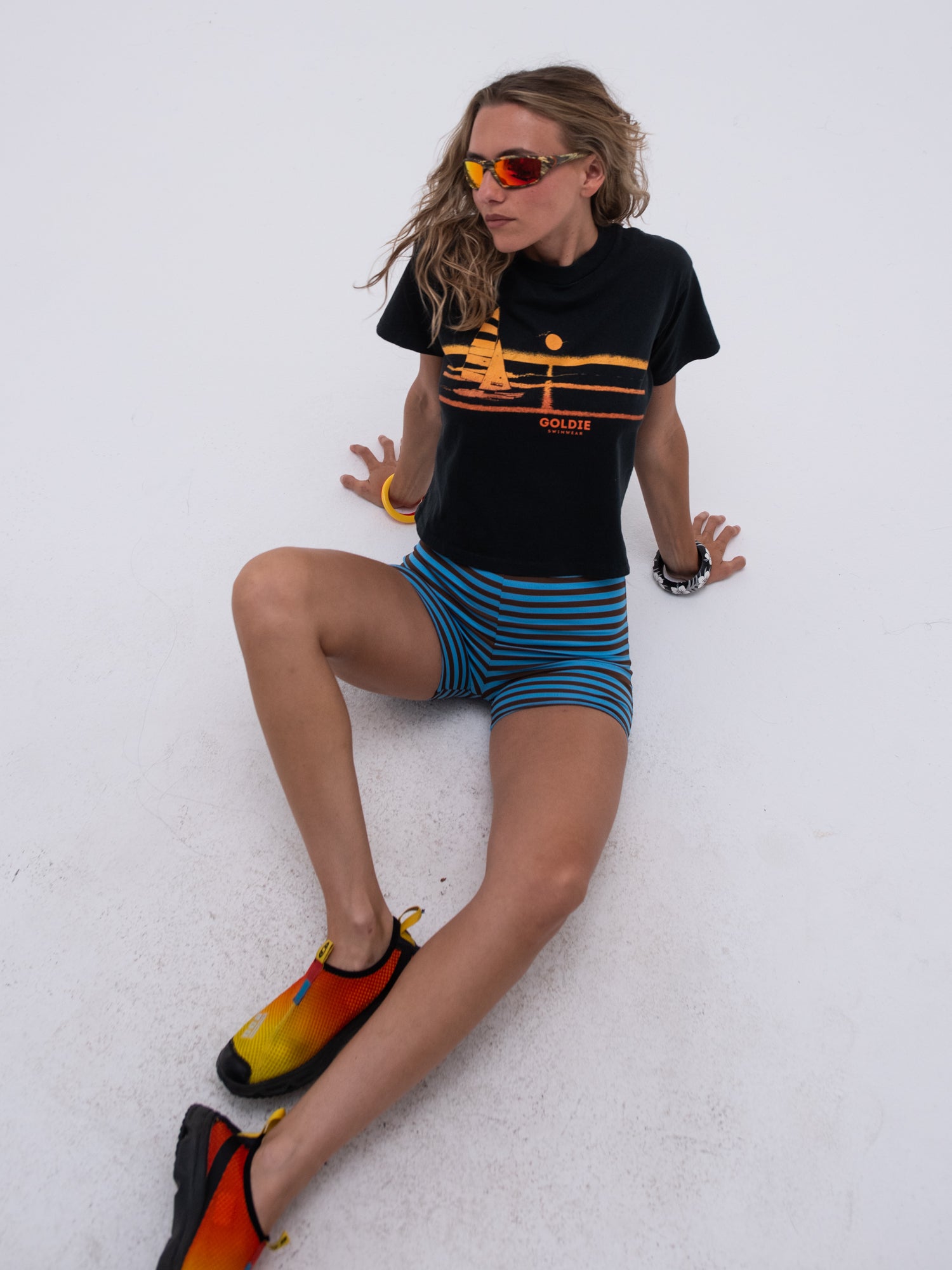 tourist tee / goldie sunset / black